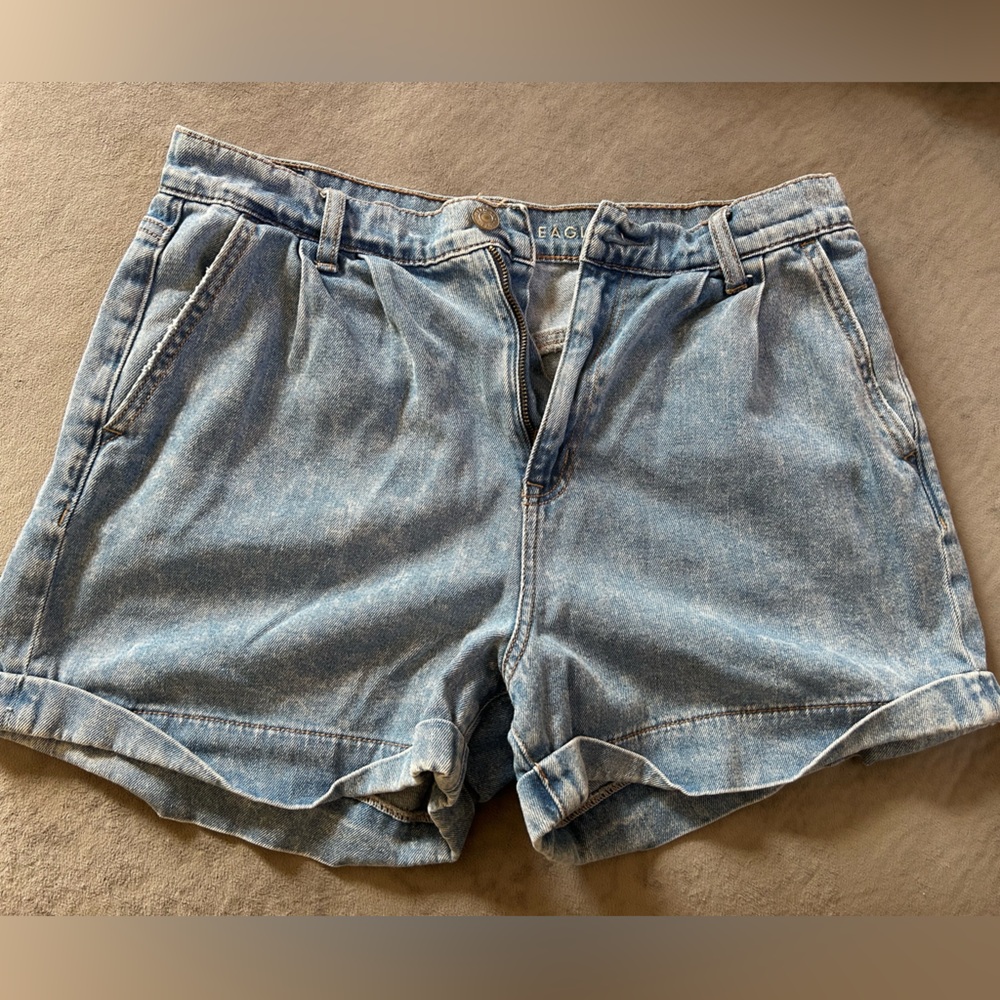 American Eagle Light Wash High Waisted Mom Short
